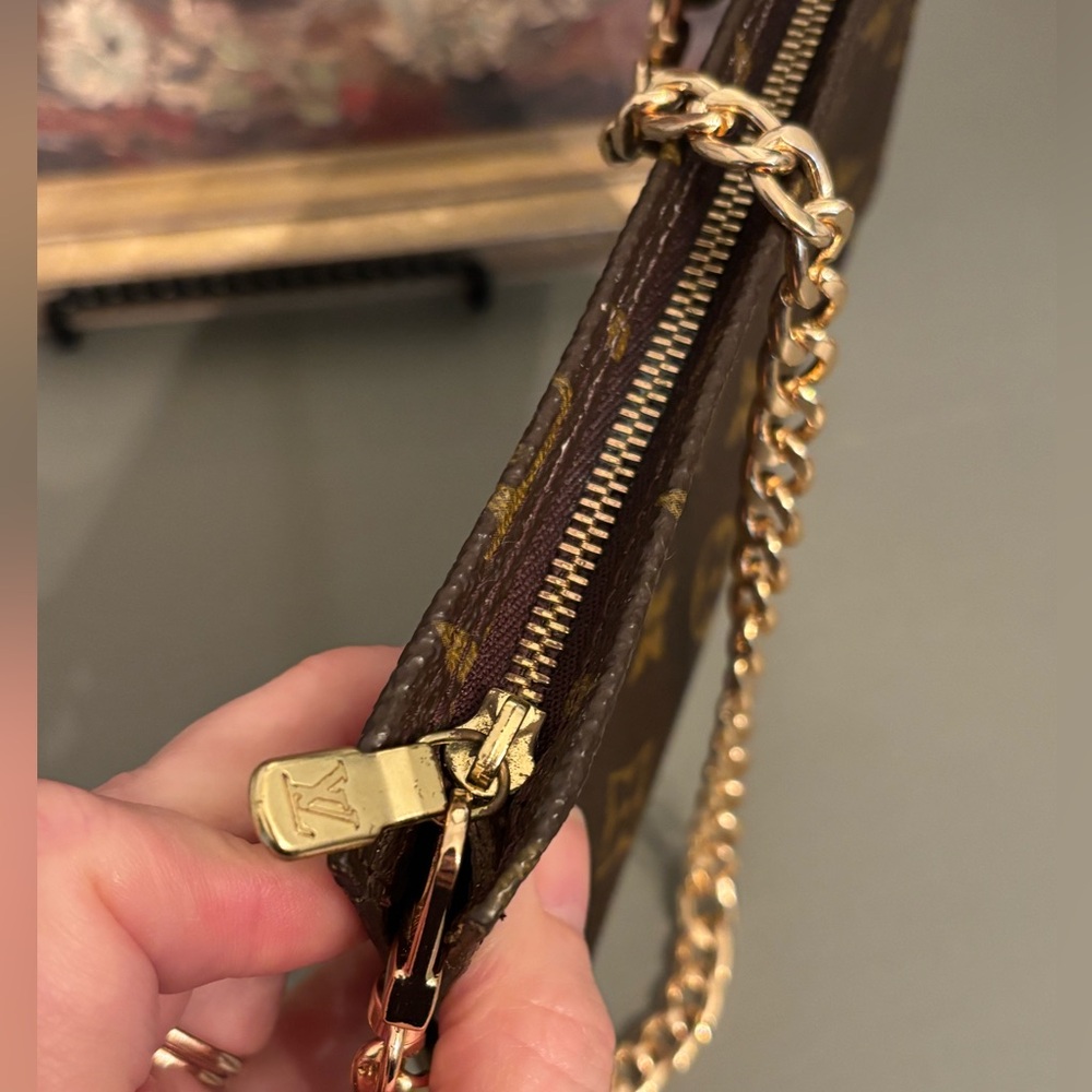 Authentic Louis Vuitton Mini Pochette Accessoires- Vintage 2000 - Picture 2 of 9